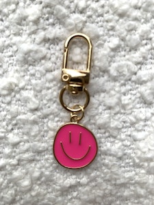 SMILE, cerise - NYCKELRING