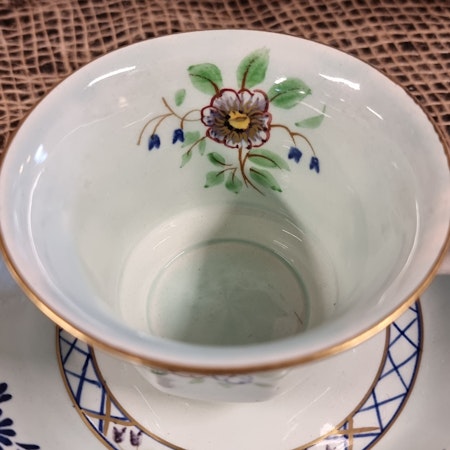 Handmålad kaffekopp m. fat, Calyx Ware