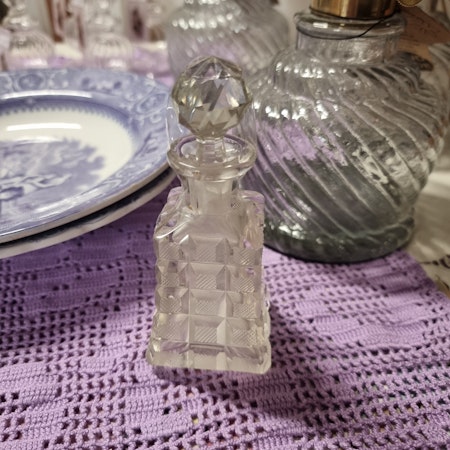 Vacker glasflaska m. lock