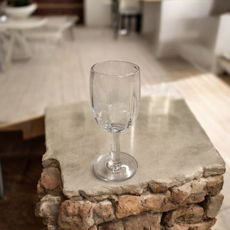 Litet glas på fot