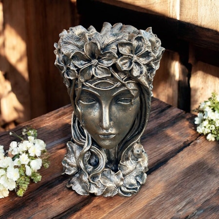 Betongfigur - Moder natur kruka guld