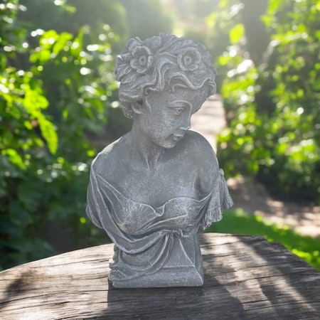 Betongfigur - Kvinnlig staty grå