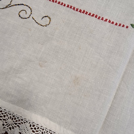 Broderad duk 76x43