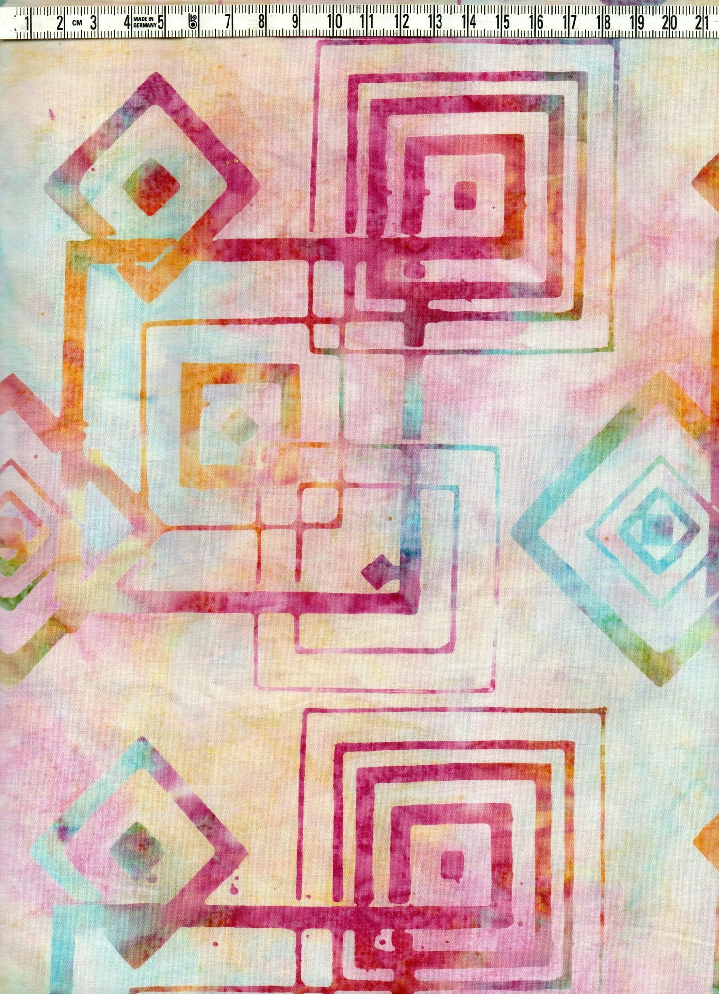 Soft explosion. Blekt men brutalt. Batik bomull 110 cm