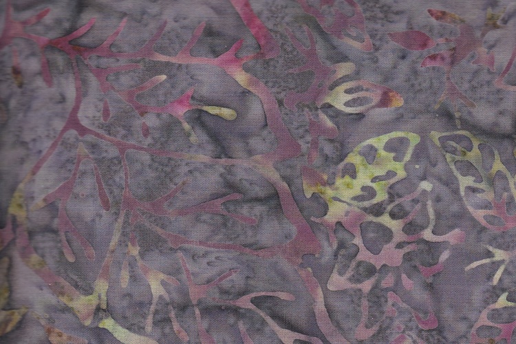 Brun-grå-aubergineaktig botten med cerise och grönt tryck