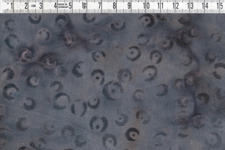 Grå-blå-beige med stiliserade "kaffebönor?" i gråa toner. 170 cm bred