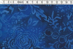 Mäktiga blå färger & "outstanding" mönster. Viskosbatik 140 cm