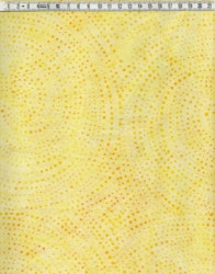 Ljusgulflammigt med gula prickmönster. Bredd ca 110 cm