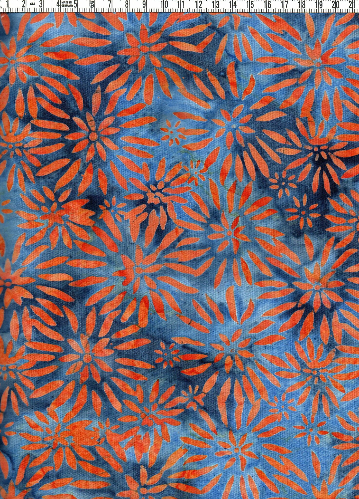 Orange & blått.  Bomullsbatik bredd 110 cm