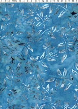Friska, fräscha blåa nyanser med motiv i "rätt" färger. Bomullsbatik bredd 110 cm