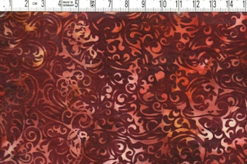 Krumelurer på rostbrunt. Bomullsbatik bredd 110 cm