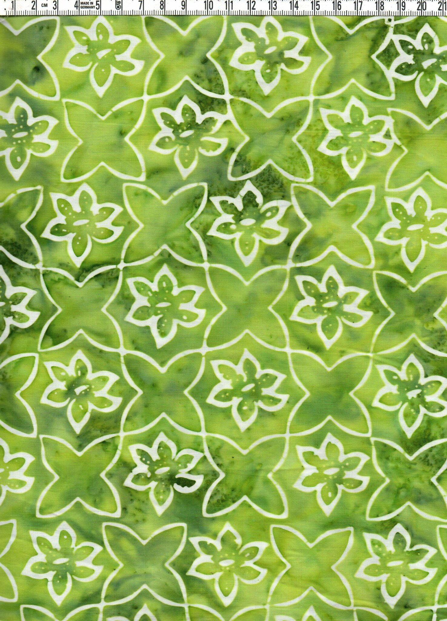 Läckert grönmelerat med symmetriska mönster. Bomull 110 cm. Tvätt 40 grader