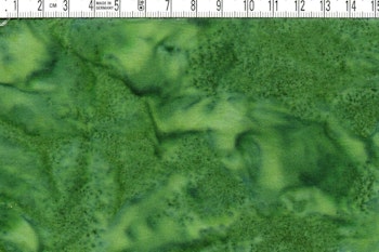 Krämigt, fylligt grönt melerat. Bomull, bredd 110 cm
