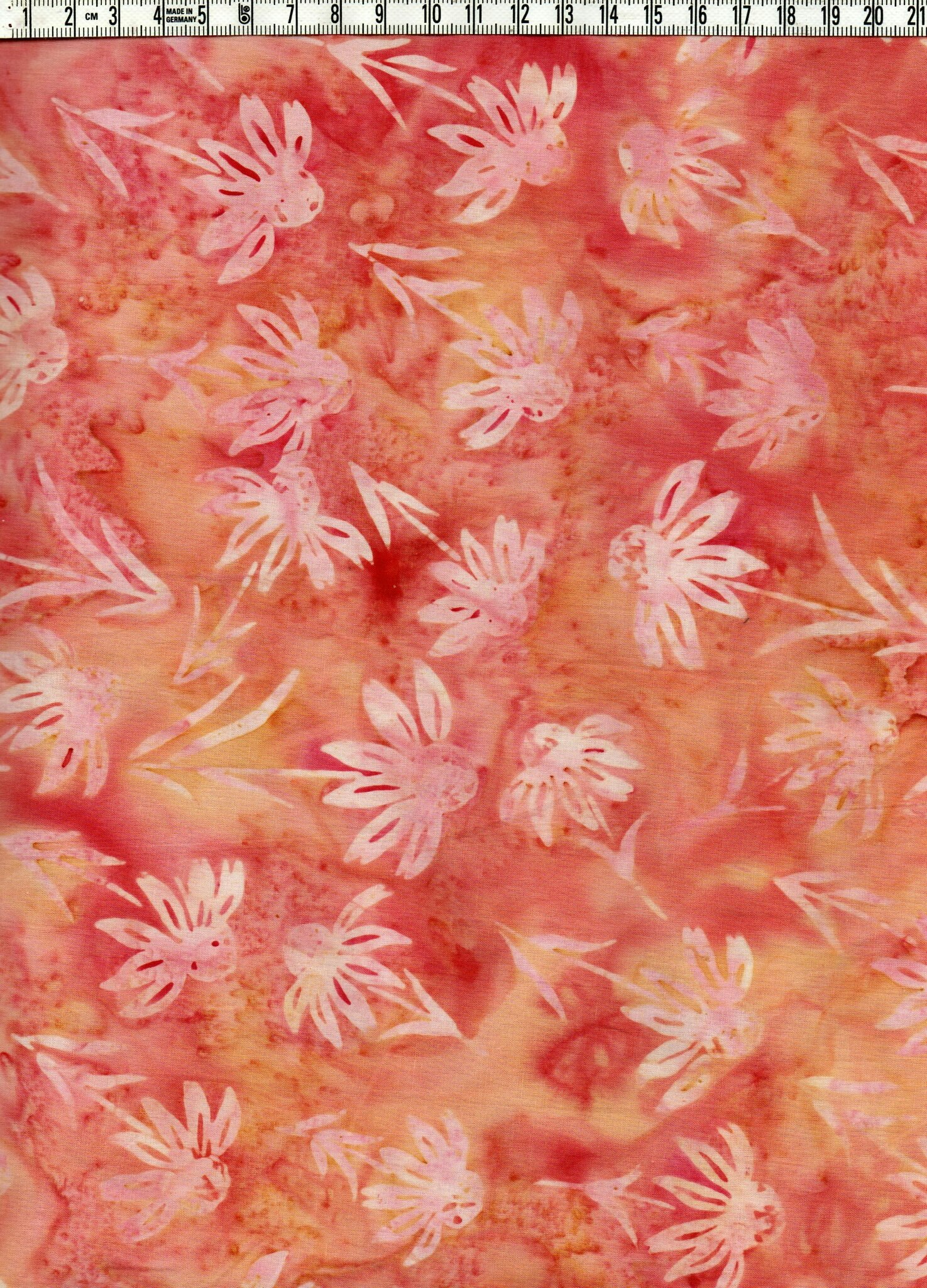 Aprikos & beige flammigt. Ljusa blommor. Batik bomull
