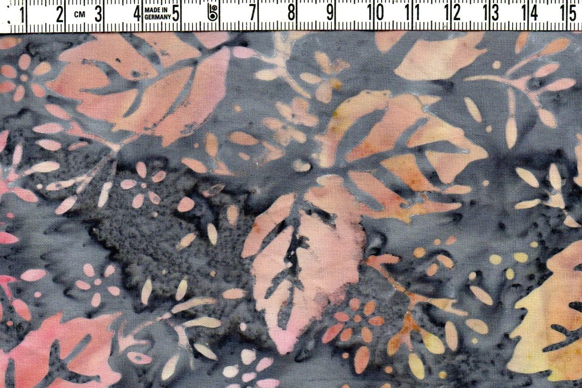 Bleka färger men fantastiskt intryck. Batik bomull