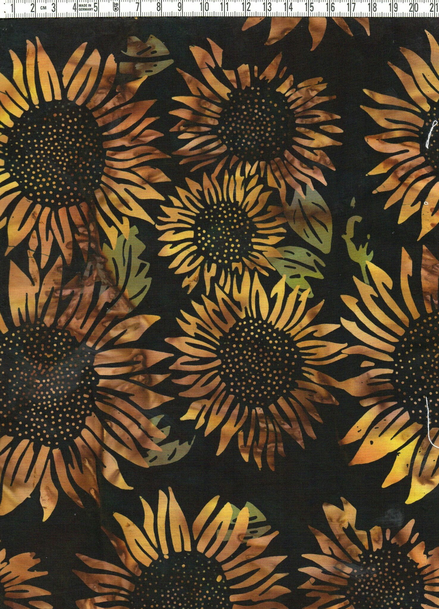 Svart med magnifika solrosor. Batik bomull 110 cm