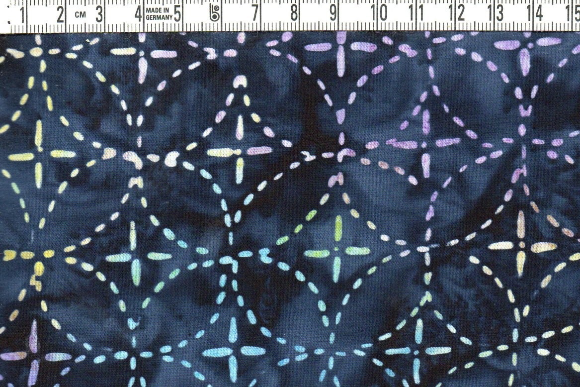 Mörkblåmelerat med flerfärgat motiv. Batik bomull 110 cm