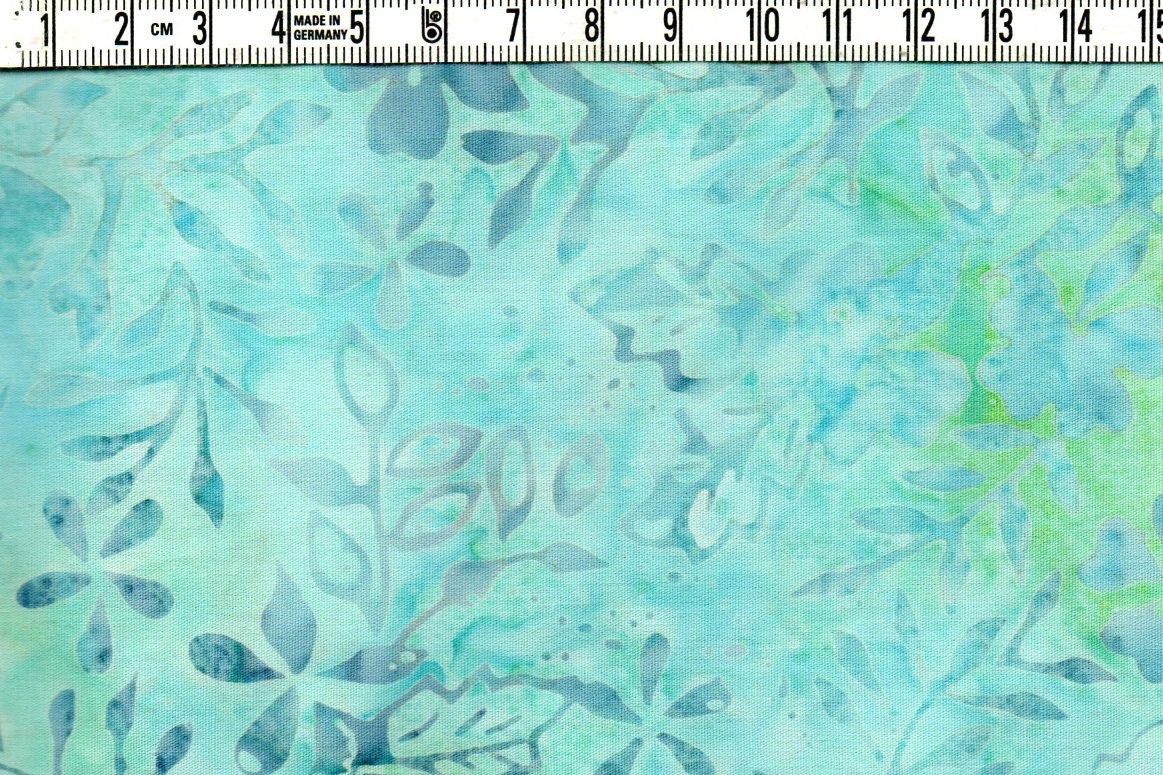 Turkost med blågrå lingonris. Batik bomull 110 cm