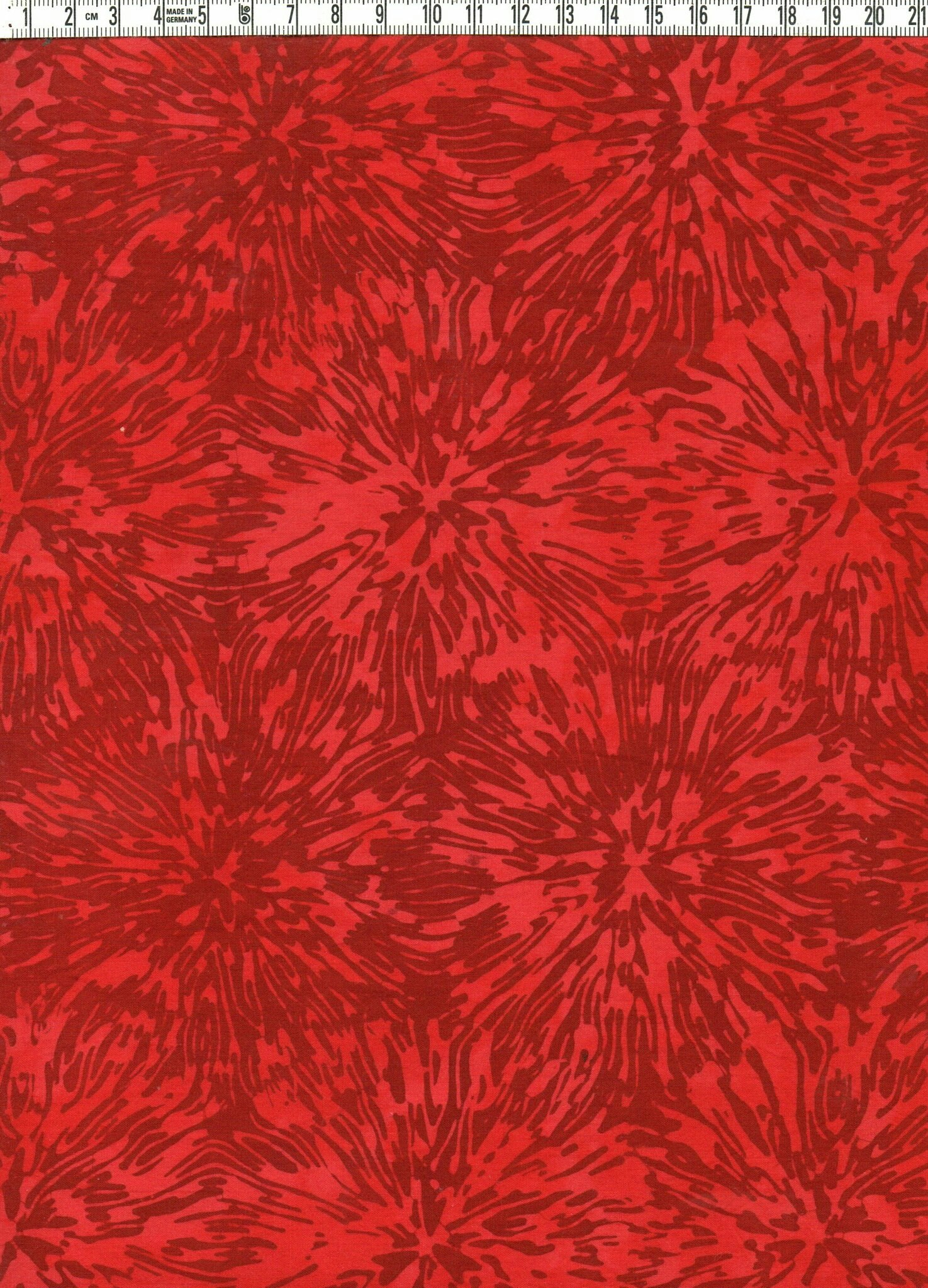 Rött på rött. En klassisk favorit. Bomullstyg. Batik.  Bredd 275 cm