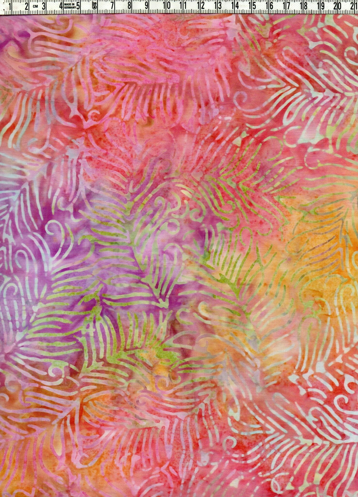 Melerade pasteller och vilda växter. Batik bomull 110 cm