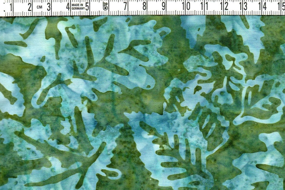 Mörkgrön. Blad i samma färg & & tryck som 3633-3636. Batik bomull 110 cm