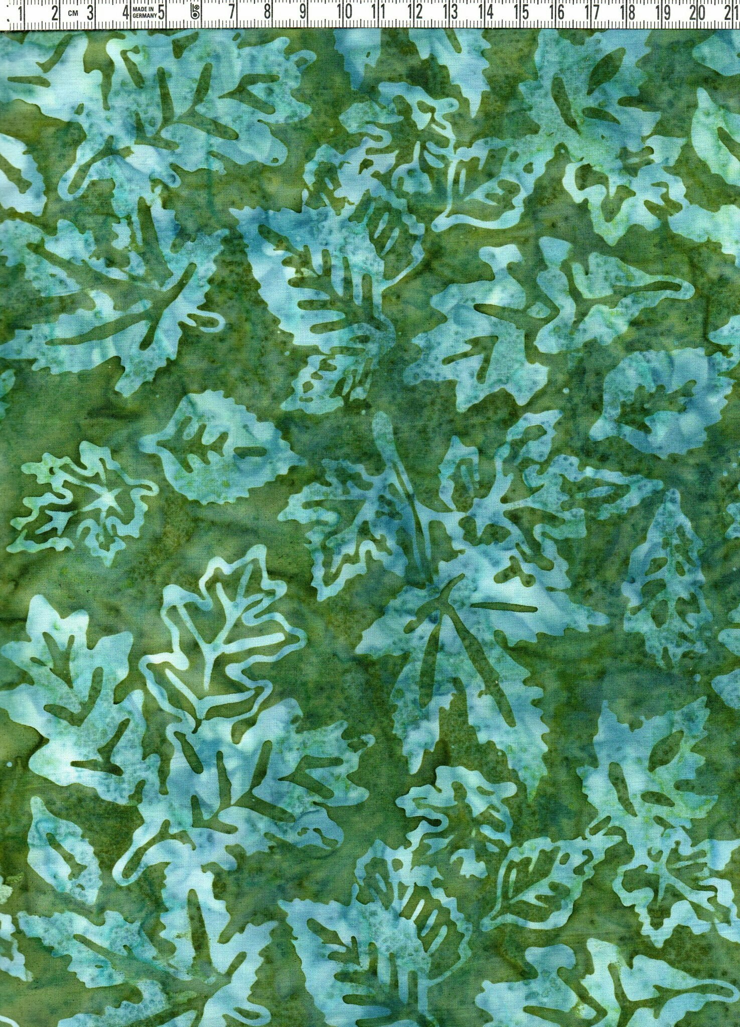 Mörkgrön. Blad i samma färg & & tryck som 3633-3636. Batik bomull 110 cm