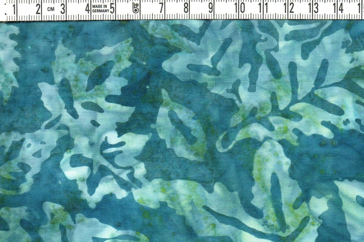 Petrol.  Blad i samma färg & & tryck som 3633-3636. Batik bomull 110 cm