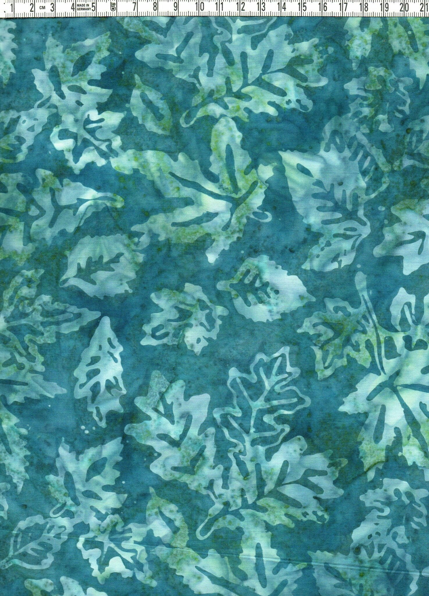 Petrol.  Blad i samma färg & & tryck som 3633-3636. Batik bomull 110 cm