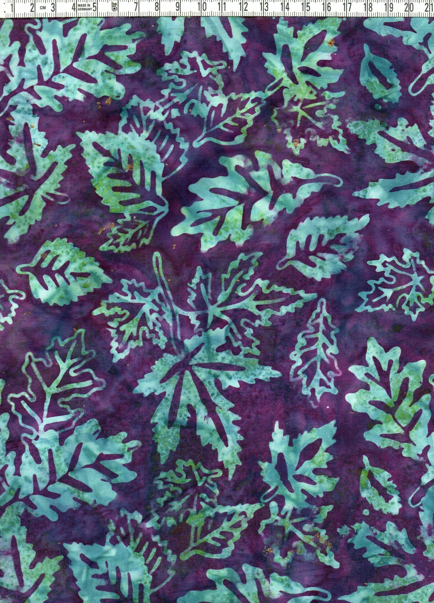 Mörklila och blå-grön-turkos blad. Batik bomull 110 cm