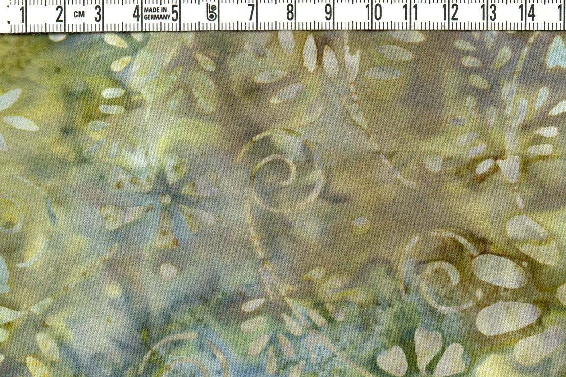 Grönt-grönt-grönt & grönt med naturkänsla. Batik bomull 110 cm