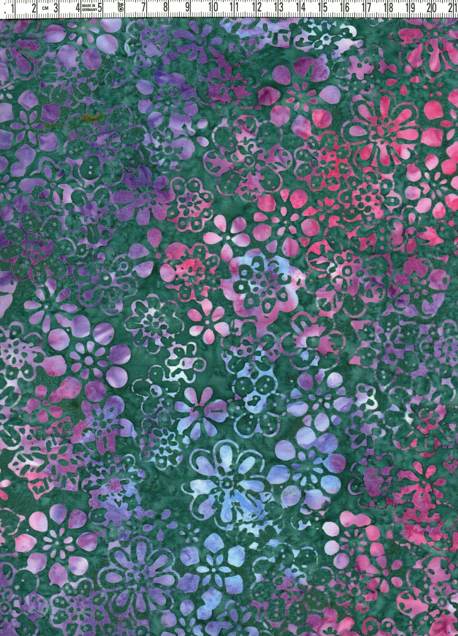 Små fina blommor och fylliga färger. Batik bomull 110 cm