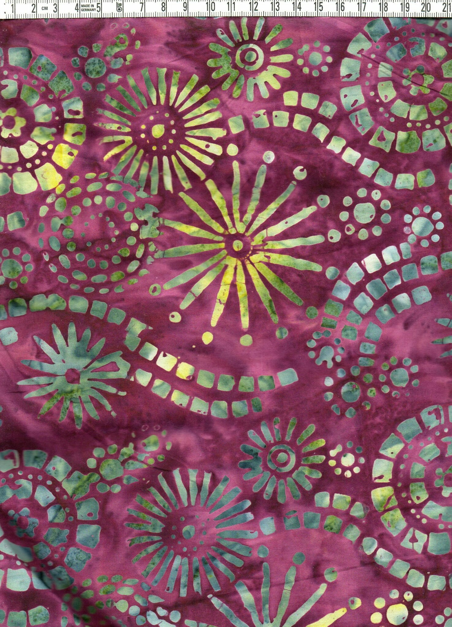 Dream lover i lila-aubergine & gul-grått. Batik bomull 110 cm