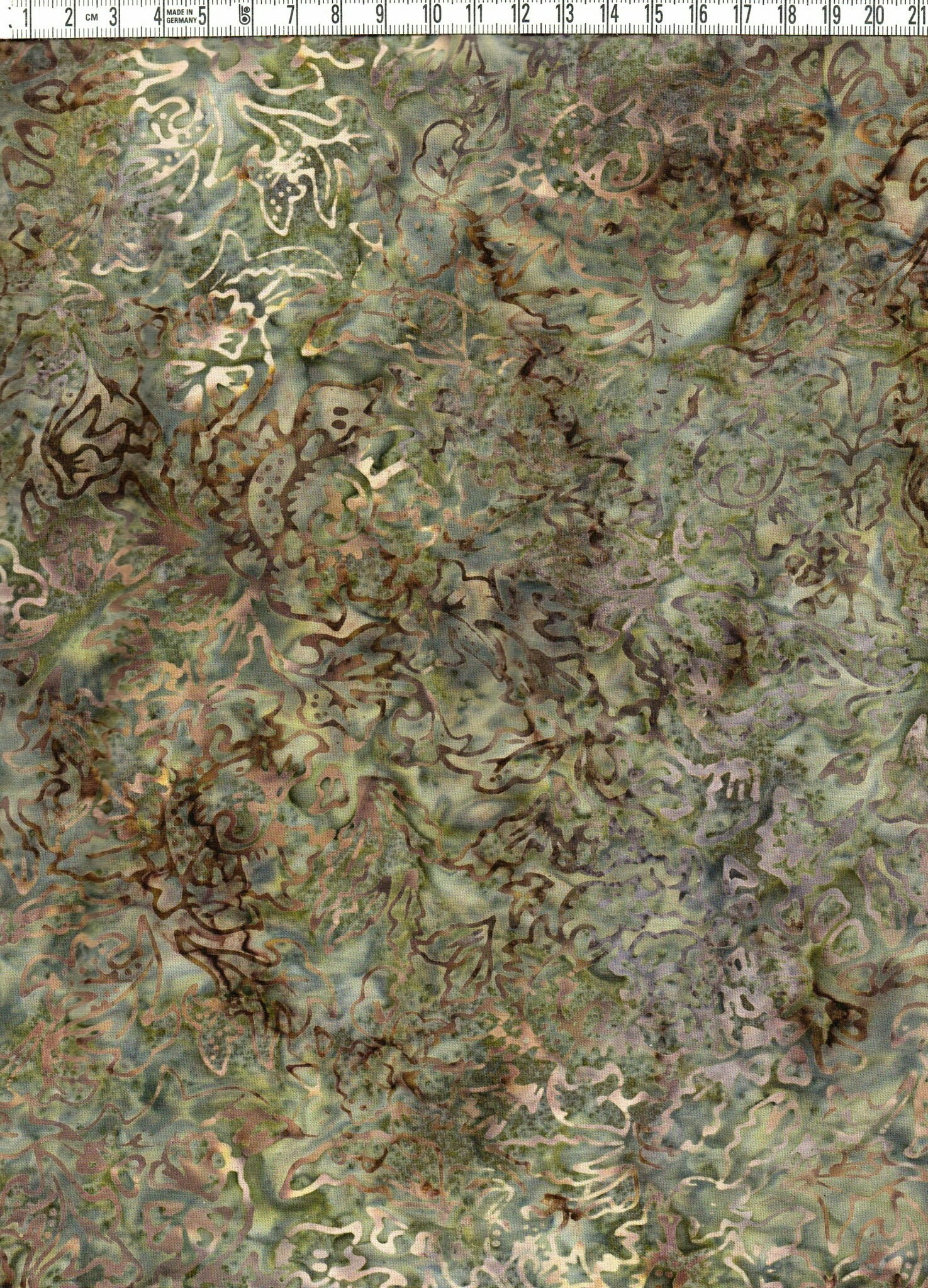 Grön-brun-beige & tätt växtmotiv. Batik bomull 110 cm