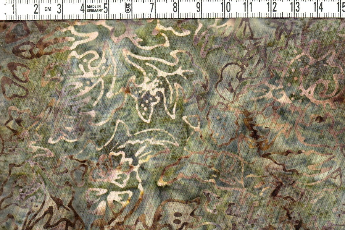 Grön-brun-beige & tätt växtmotiv. Batik bomull 110 cm