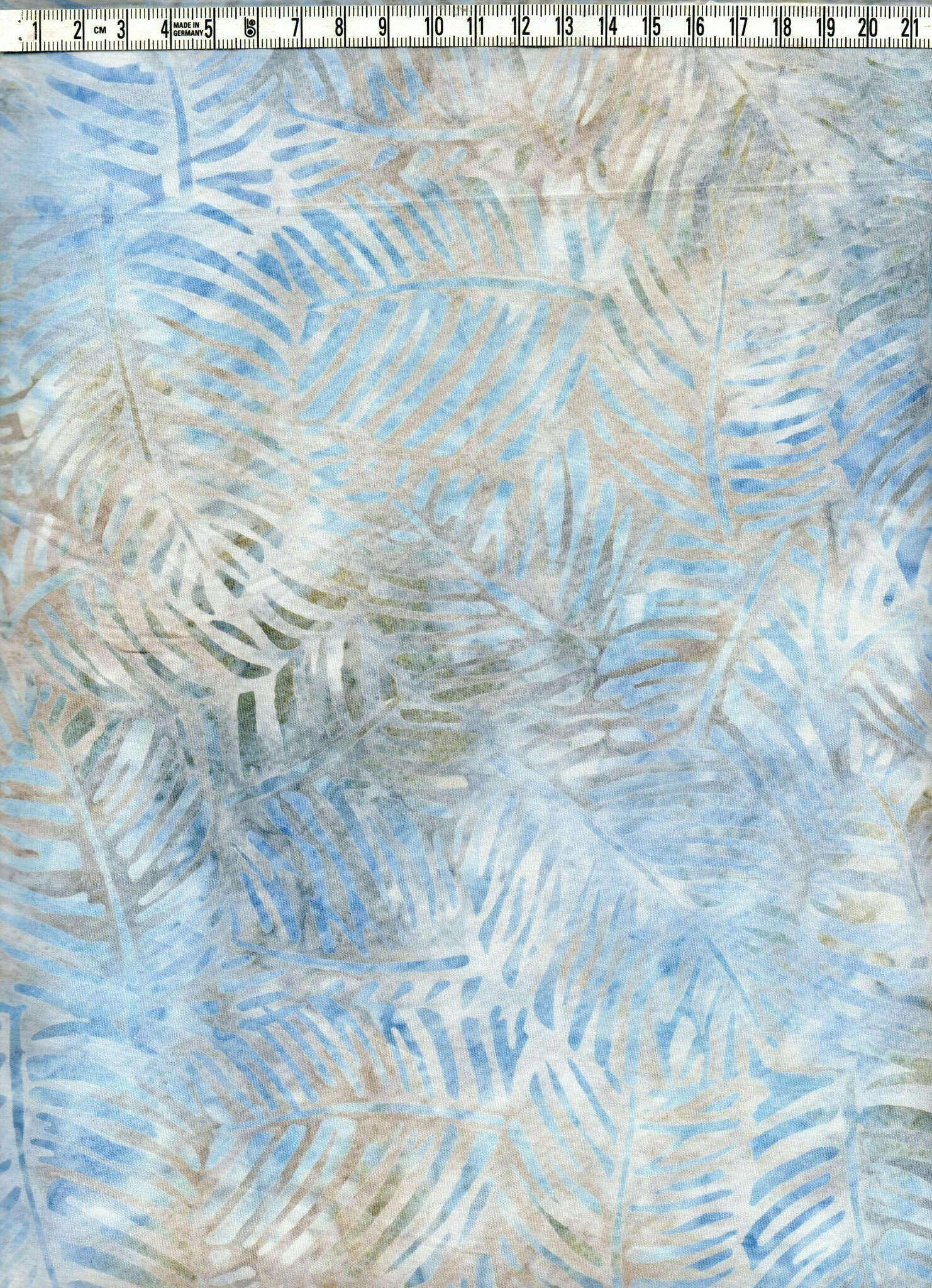 Svalt och friskt i ljusa nyanser. Batik bomull 110 cm
