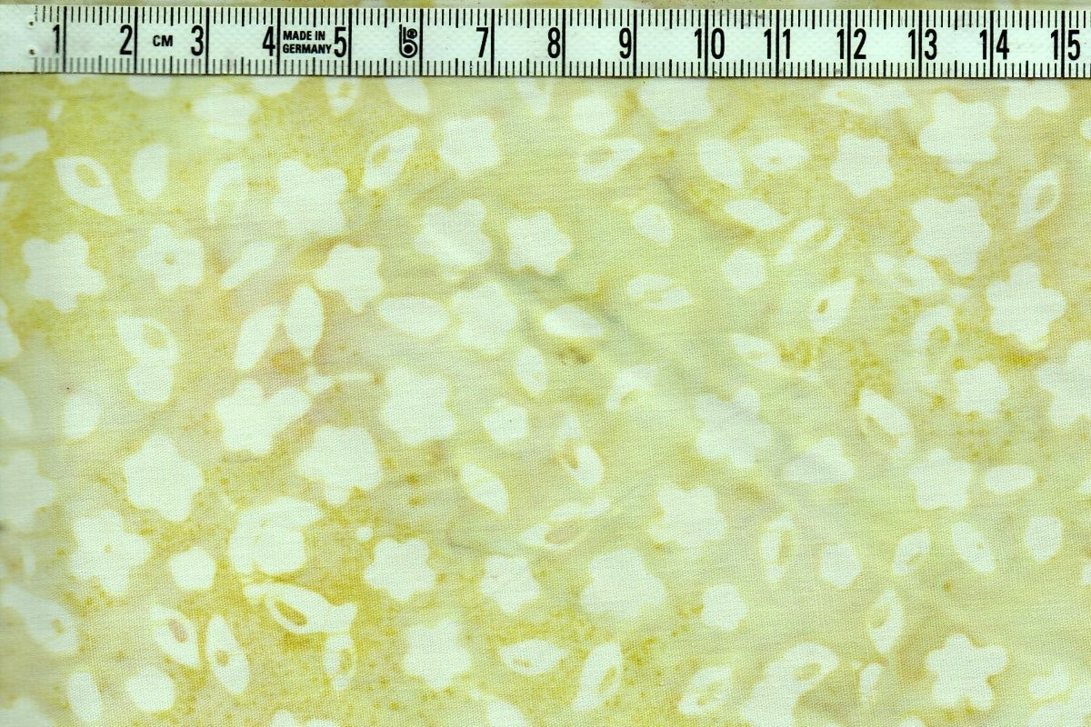 Dovt grönmelerad batik med små blommor och blad – Batik Bomull 110 cm bred