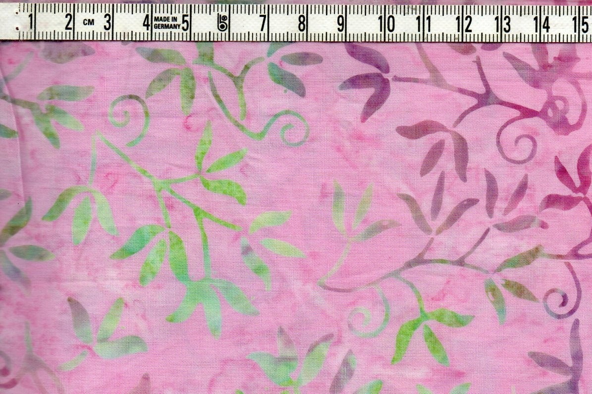 Rosa batik med bladmönster. Batik bomull 110 cm bred