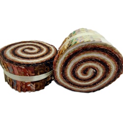 Driftwood. Batikrulle med 40 st 2,5 inch remsor. Svart, brun, beige & andra milda färger i trycken