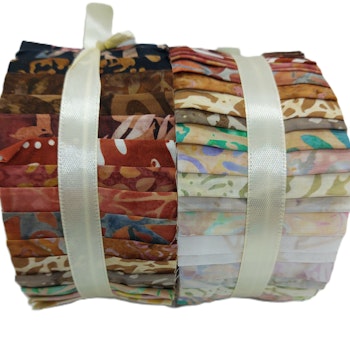 Driftwood. Batikrulle med 40 st 2,5 inch remsor. Svart, brun, beige & andra milda färger i trycken