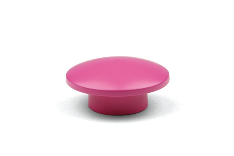 Träknopp som är målat i rosa färg.