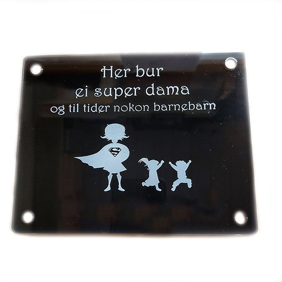 Dørskilt inkl. avstandstykker