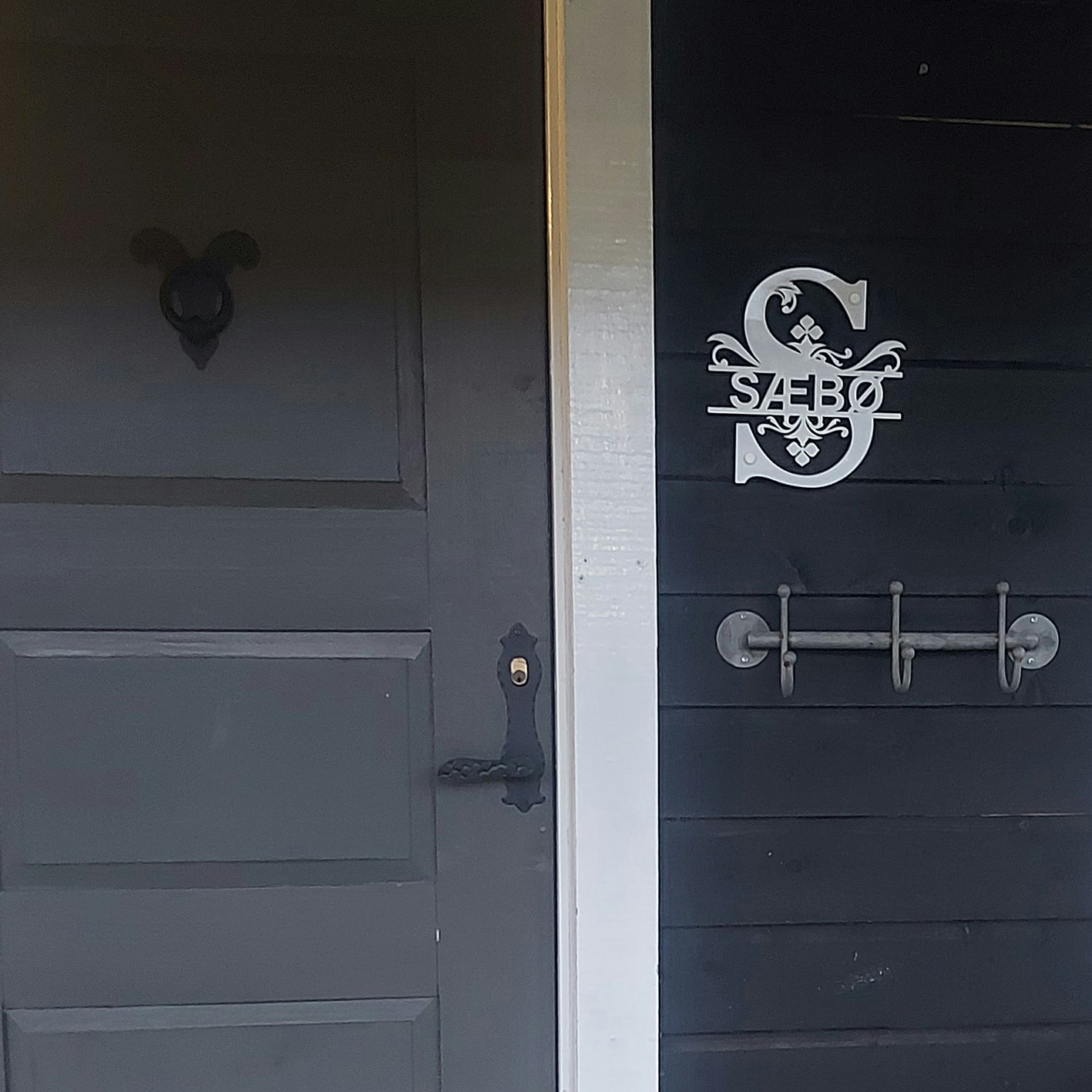 Monogram - Dørskilt