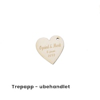 Dekorhjerte med gravering i trepapp