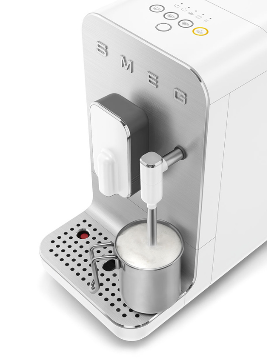 Smeg Automatisk Kaffemaskin, Melkeskummer Hvit