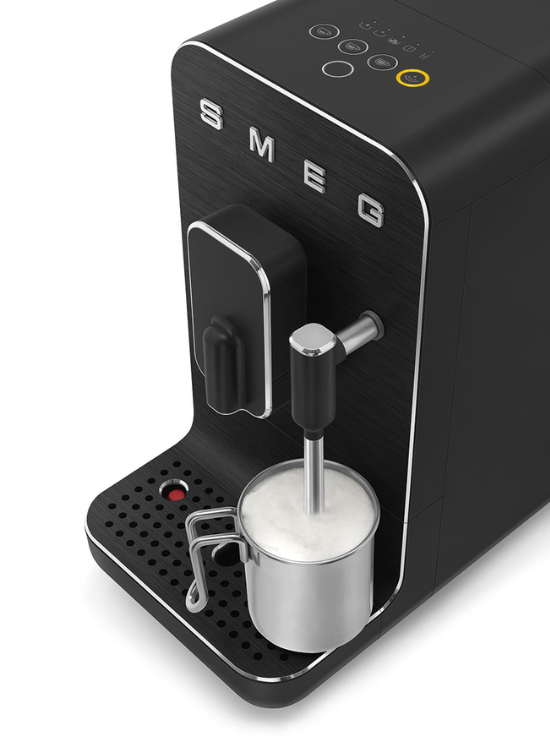 Smeg Automatisk Kaffemaskin, Mjölkskummare Helsvart