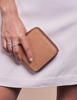 Kvadratisk plånbok, brun naturgarvat läder