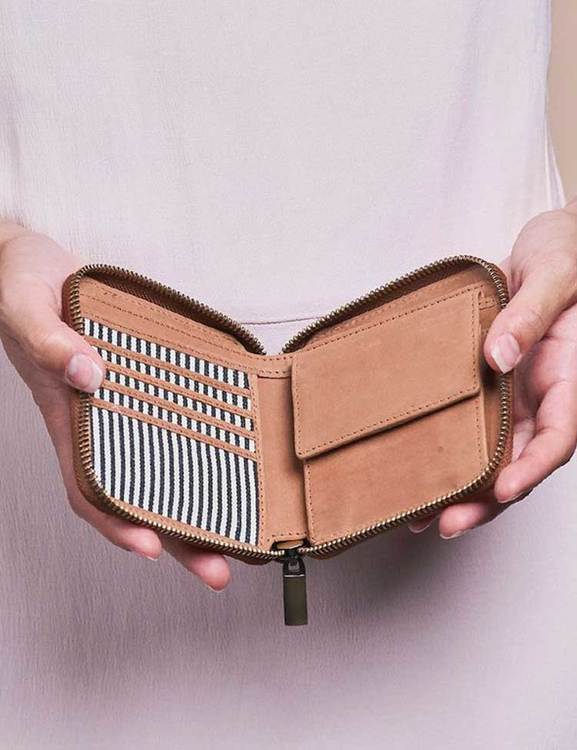 Praktisk fyrkantig plånbok