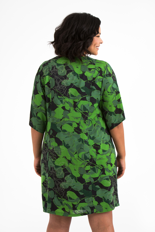 Jonna svart & grön klänning i stora storlekar, ryggen.
