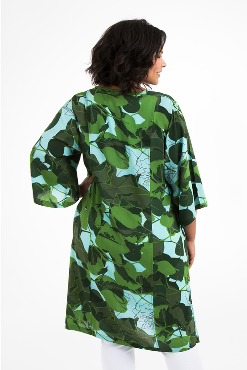 Blå/grön kimono i stora storlekar. Baksida.