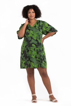 Jonna klänning Forest svart/grön